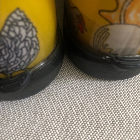 Chicken Sloggers rain boots! - Picture 3 of 5